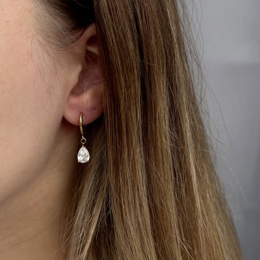 Minimalistische gouden waterdruppel oorbel