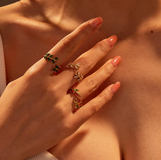 Aurora leaf white ring - Es by May