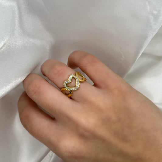 Romantische ring in goud met een verfijnd en klassiek ontwerp