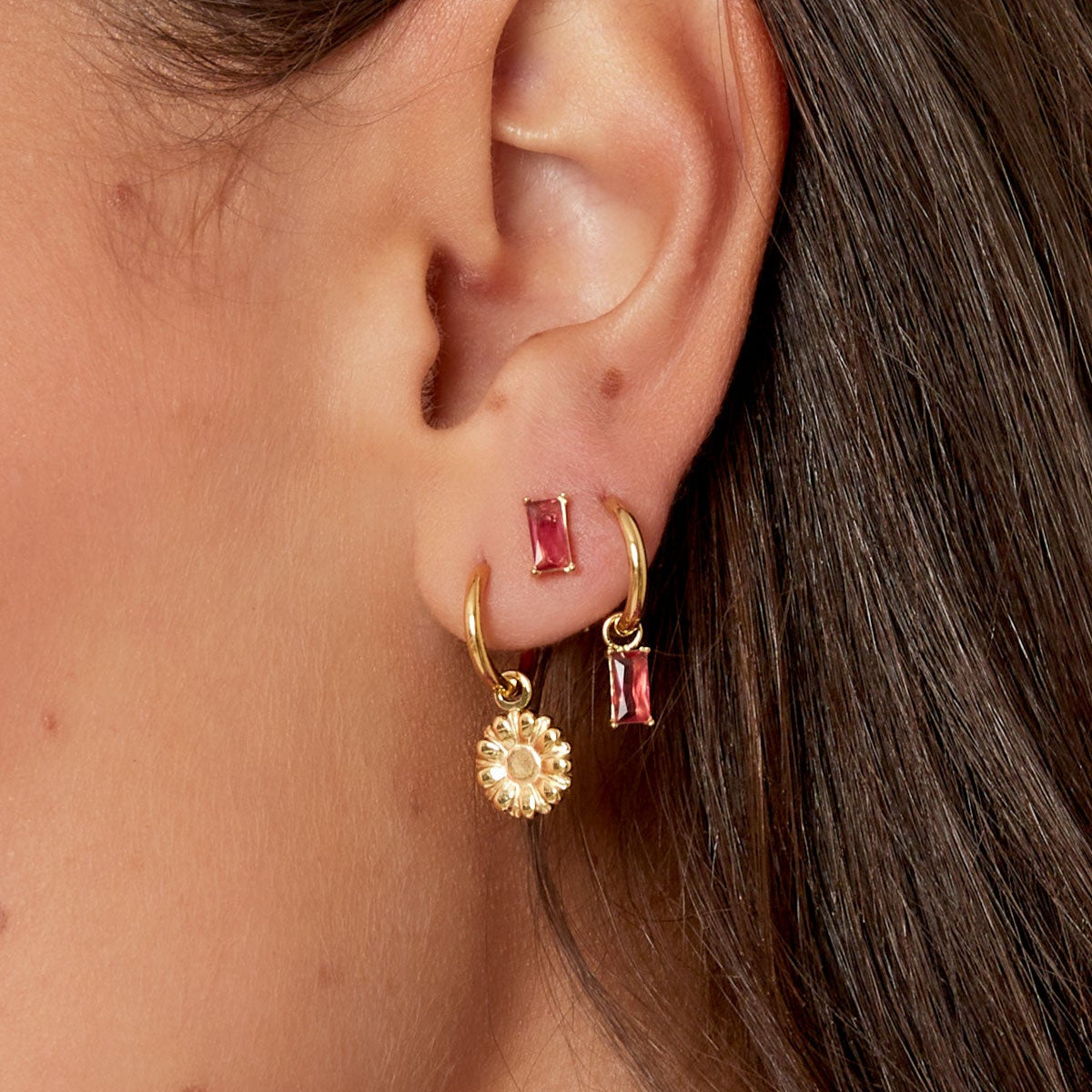 Tijdloze Classic Stud oorbel met een eenvoudige en verfijnde ontwerp