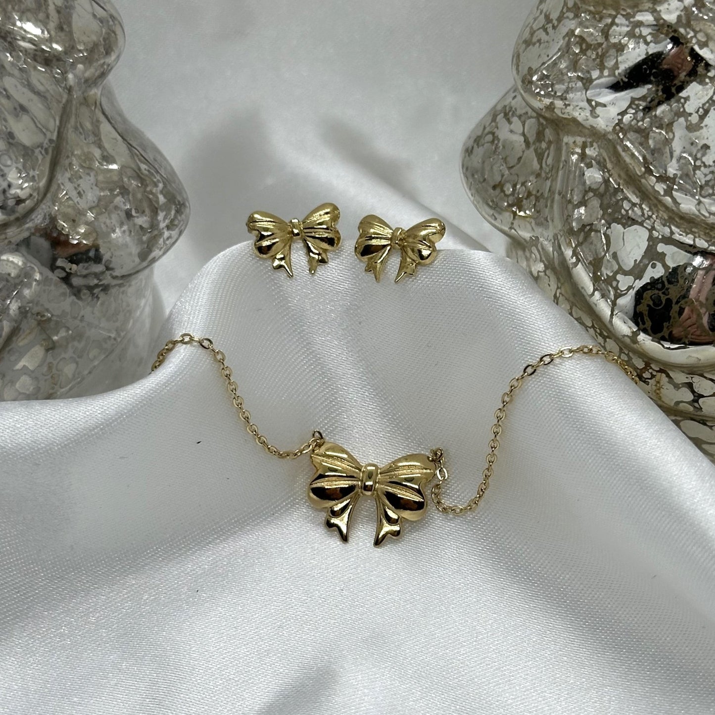 Cute bow studs - Es by May