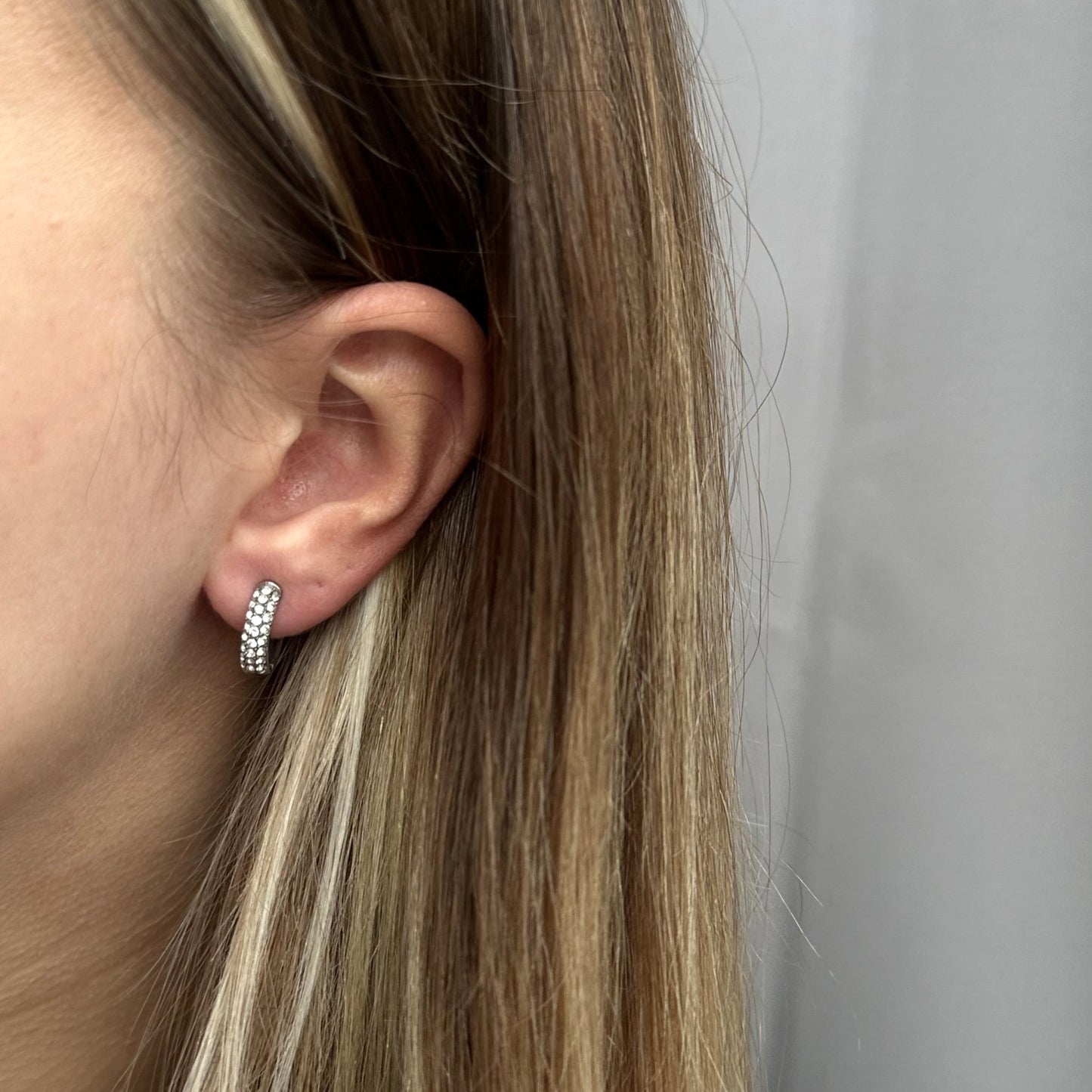 Zilveren Diamond Hoop oorbel met fonkelende zirkonia steentjes