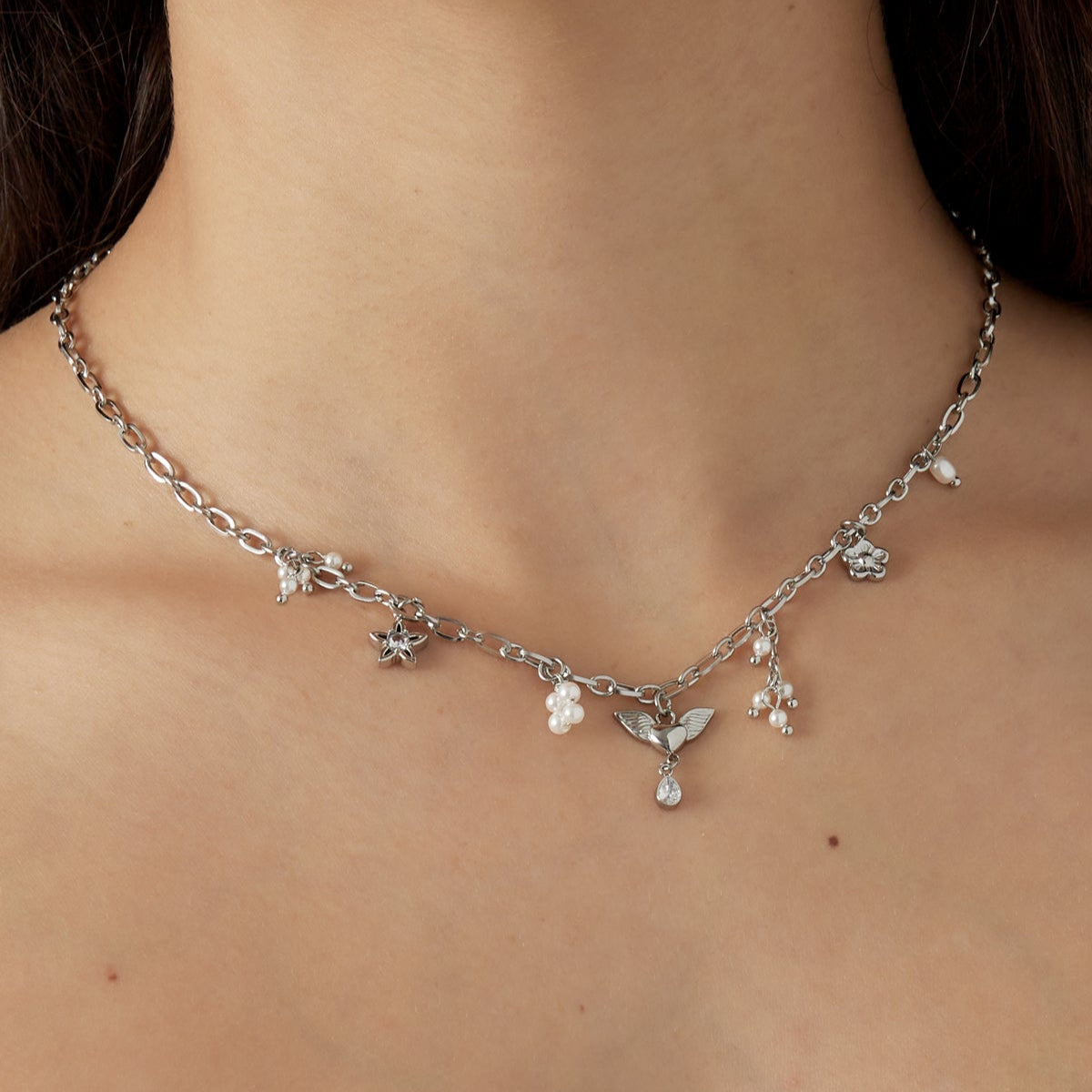 Zilveren ketting met een betoverende charms