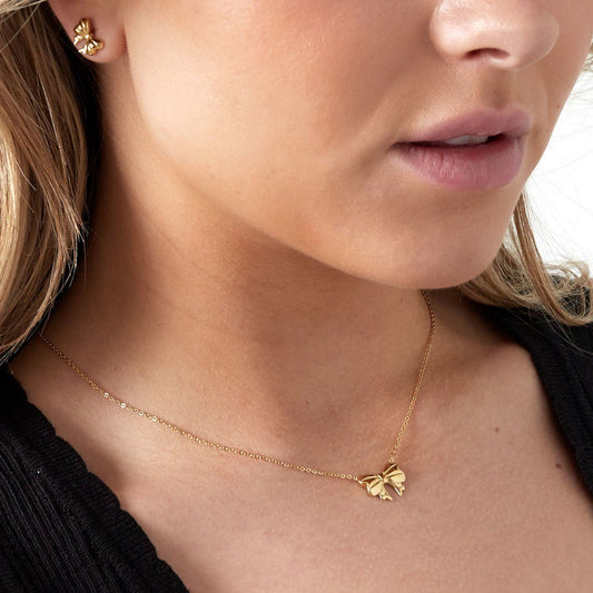 Schattige gouden ketting met een strikje hanger