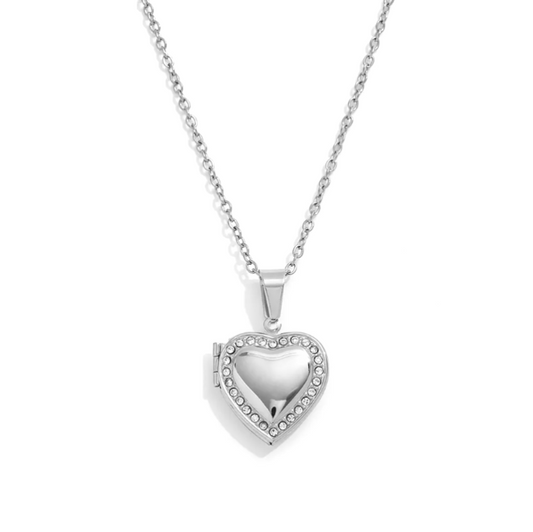 Luxe zilveren ketting met een glinsterende locket