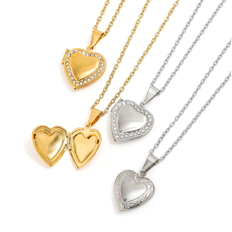 Luxe gouden en zilveren kettingen met een glinsterende locket