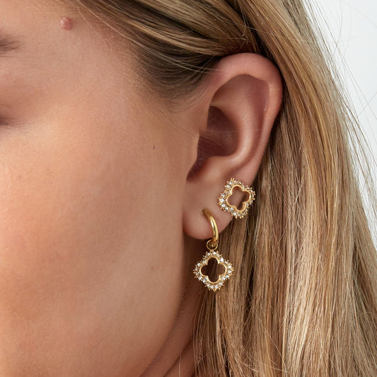 Elegante stud oorbellen in de vorm van een klavertje vier