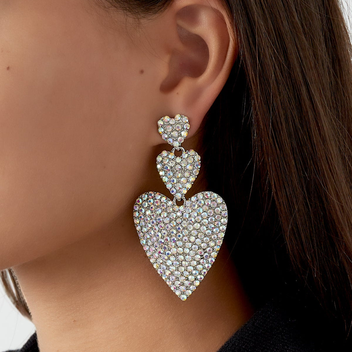 Elegante Heart Chandelier oorbel met een delicate hartvormige hanger voor een romantische uitstraling