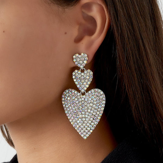 Elegante Heart Chandelier oorbel met een delicate hartvormige hanger voor een romantische uitstraling