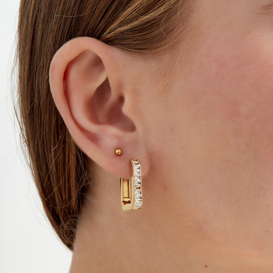 Elegante Luxe Edge oorbel met een modern ontwerp voor een luxe en opvallende look