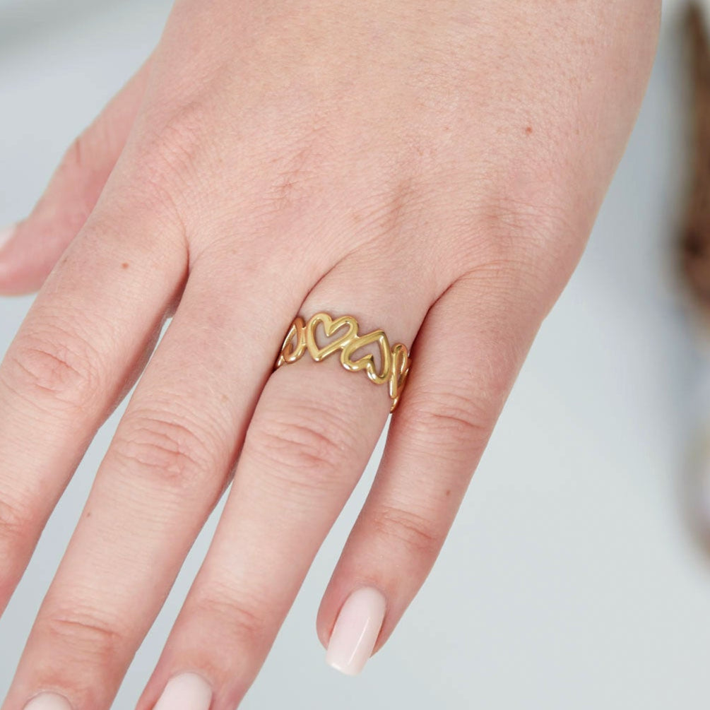 Chique gouden ring met een gedetailleerd twisted design