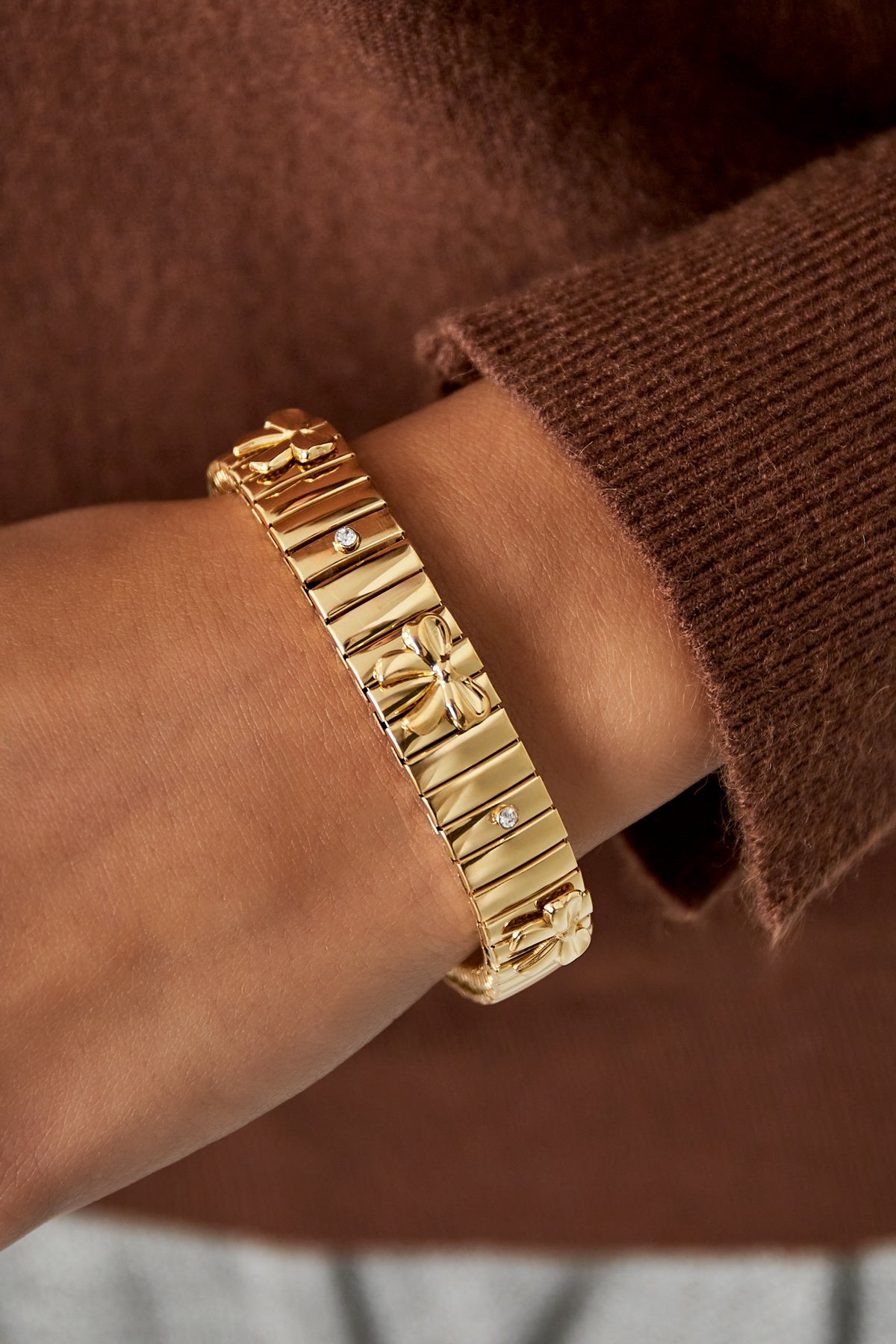 Bold Bow Armband