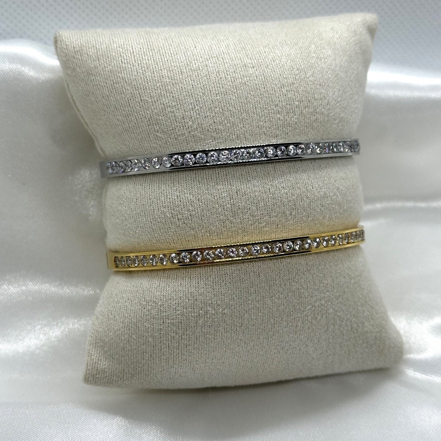 Half Diamond Bangle Armband