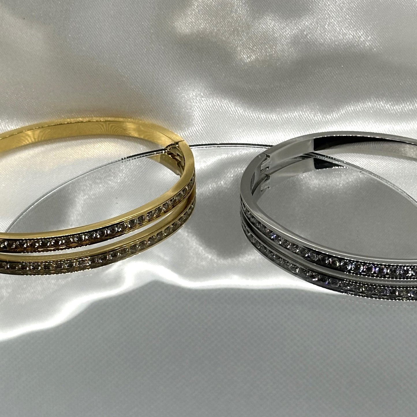 Half Diamond Bangle Armband