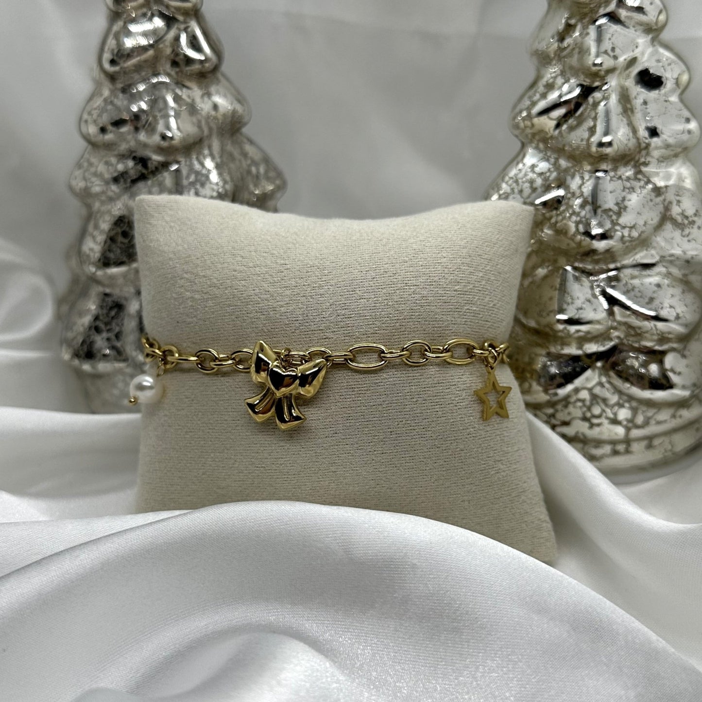 Bow Charm Armband