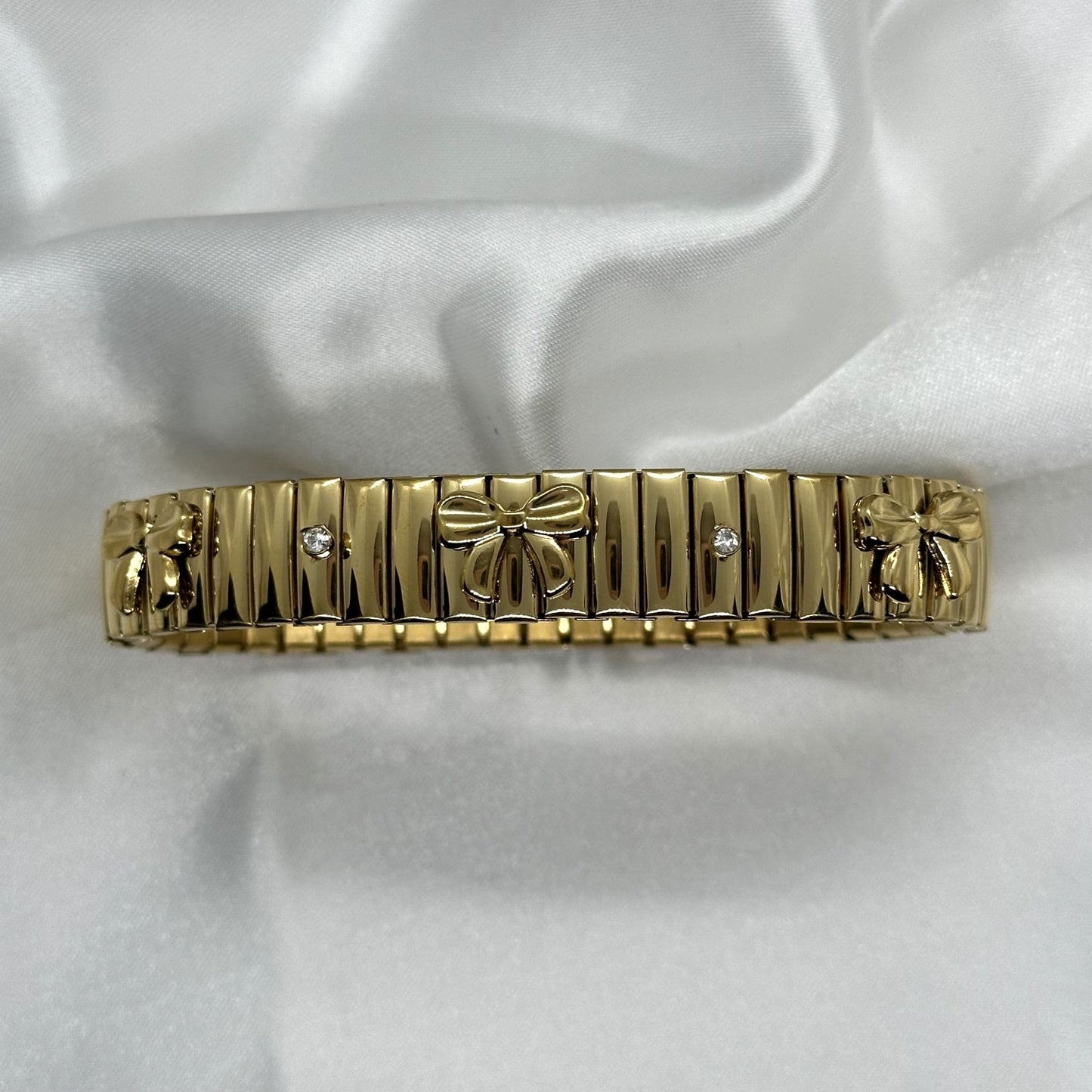 Bold Bow Armband
