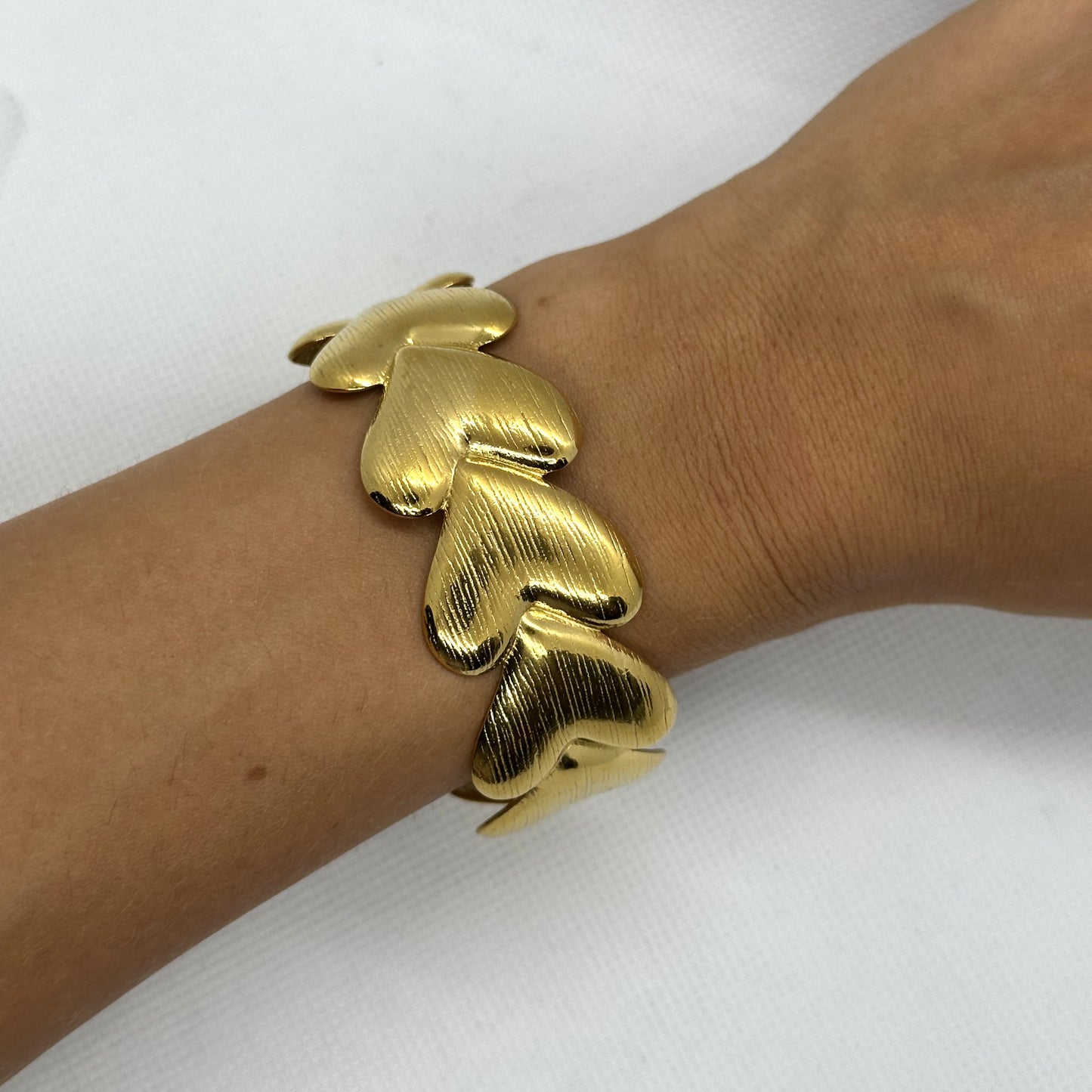 Heartbeats cuff armband
