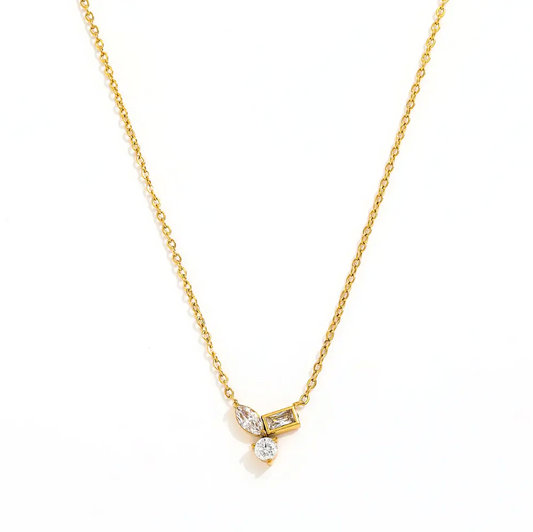 Stijlvolle zilveren ketting met een sprankelende kristallen hanger
