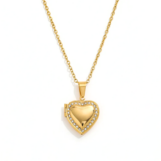 Luxe gouden ketting met een glinsterende locket
