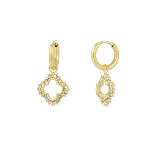 Elegante hoop oorbellen met een charm in de vorm van een klavertje vier