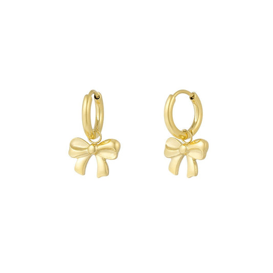 Minimalistische oorbel met een gouden strikvorm